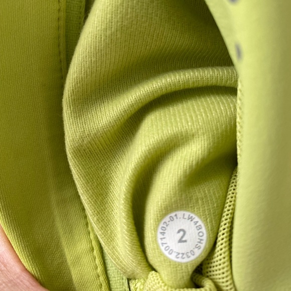 Lululemon Cross Chill Jacket RepelShell- wasabi colour - Picture 5 of 5